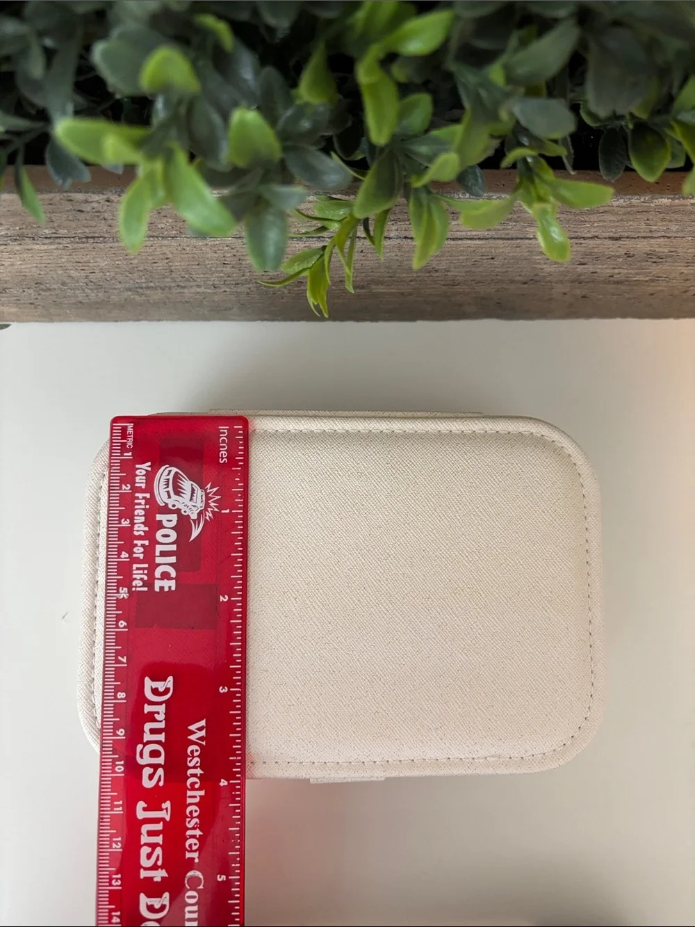Compact Cream Jewelry Storage Box with Snap Closure